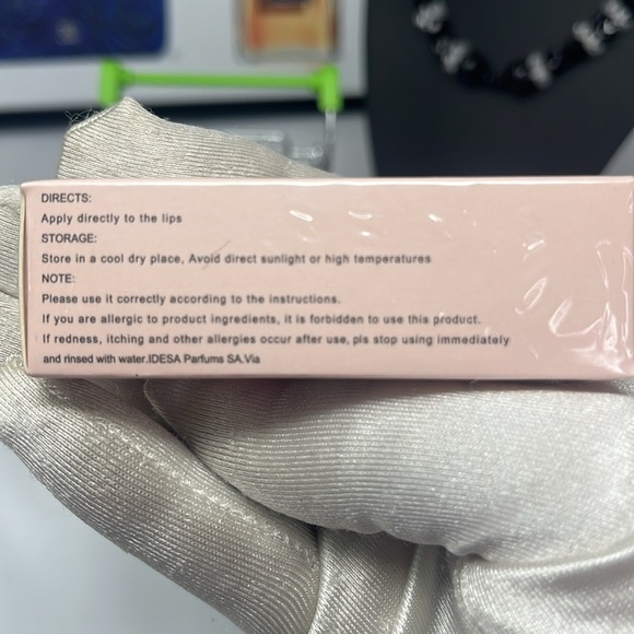 NWT Lipstick Changing color - Picture 4 of 4